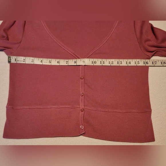 ARITZIA HomeStretch Rib V-Neck Waist Button-Up Top. Size Large. - Picture 14 of 16